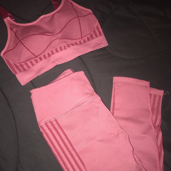 Fabletics Workout Set - Picture 1 of 6